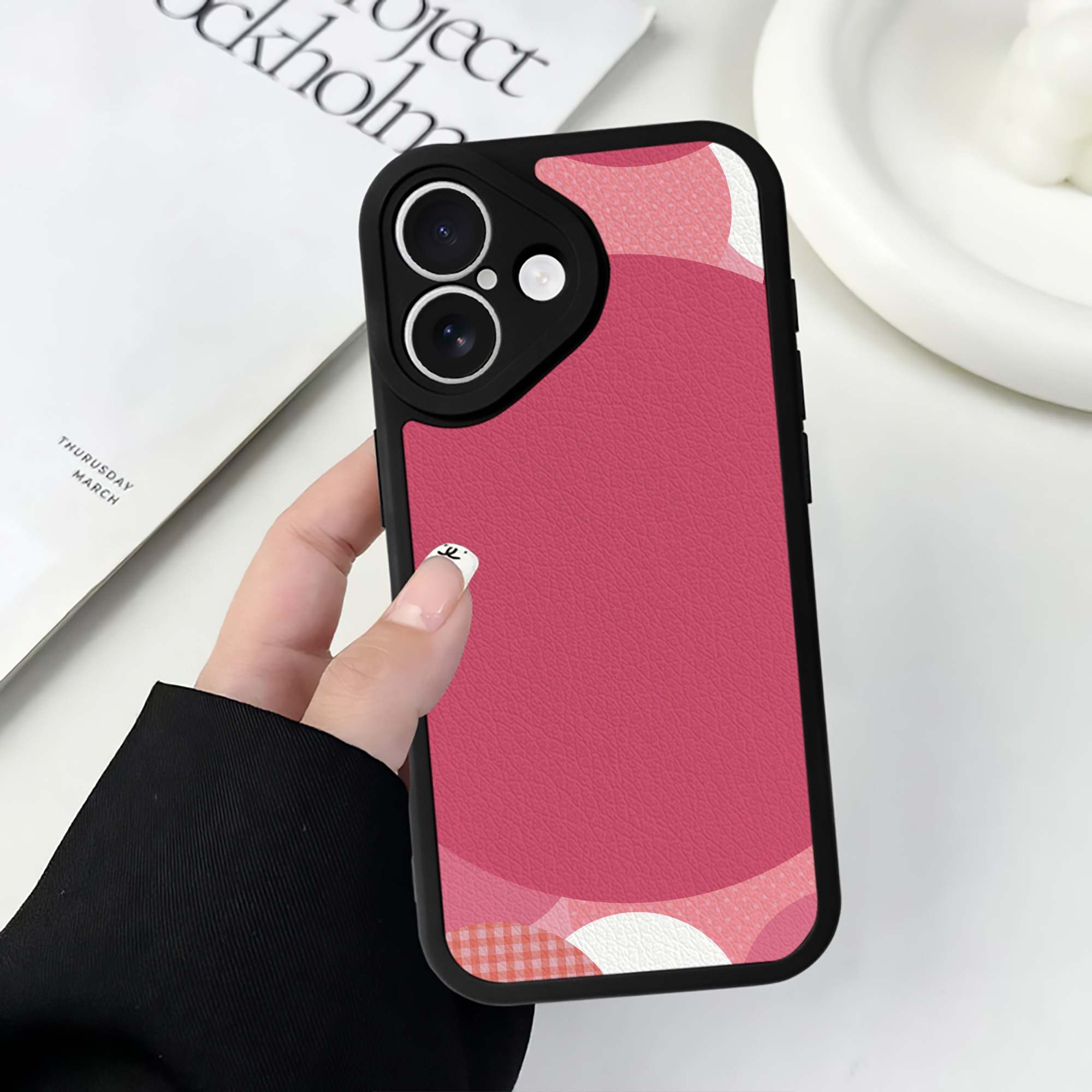 （画像用） Hello Kitty ハローキティ 【iPhone 16シリーズ対応】シリコンスマホケース（レザー調） 材質：シリコン